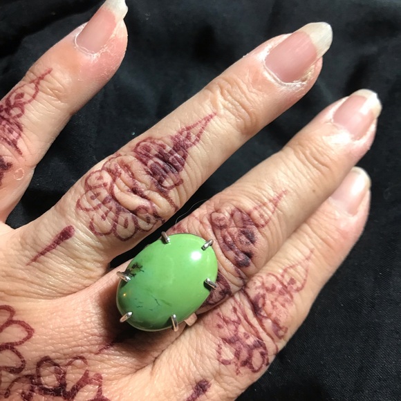 Preowned jade and sterling ring - Picture 1 of 2